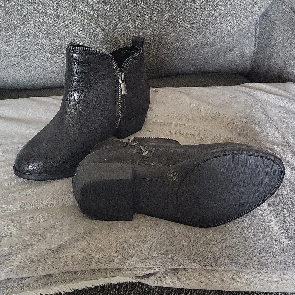 Booties - Picture 3 of 6